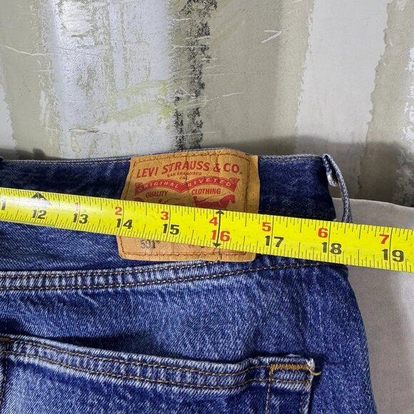 Levi's 501 Mens Straight Leg Jeans Blue Denim Faded 5-Pocket Outdoor Size 36x29 - Picture 14 of 16
